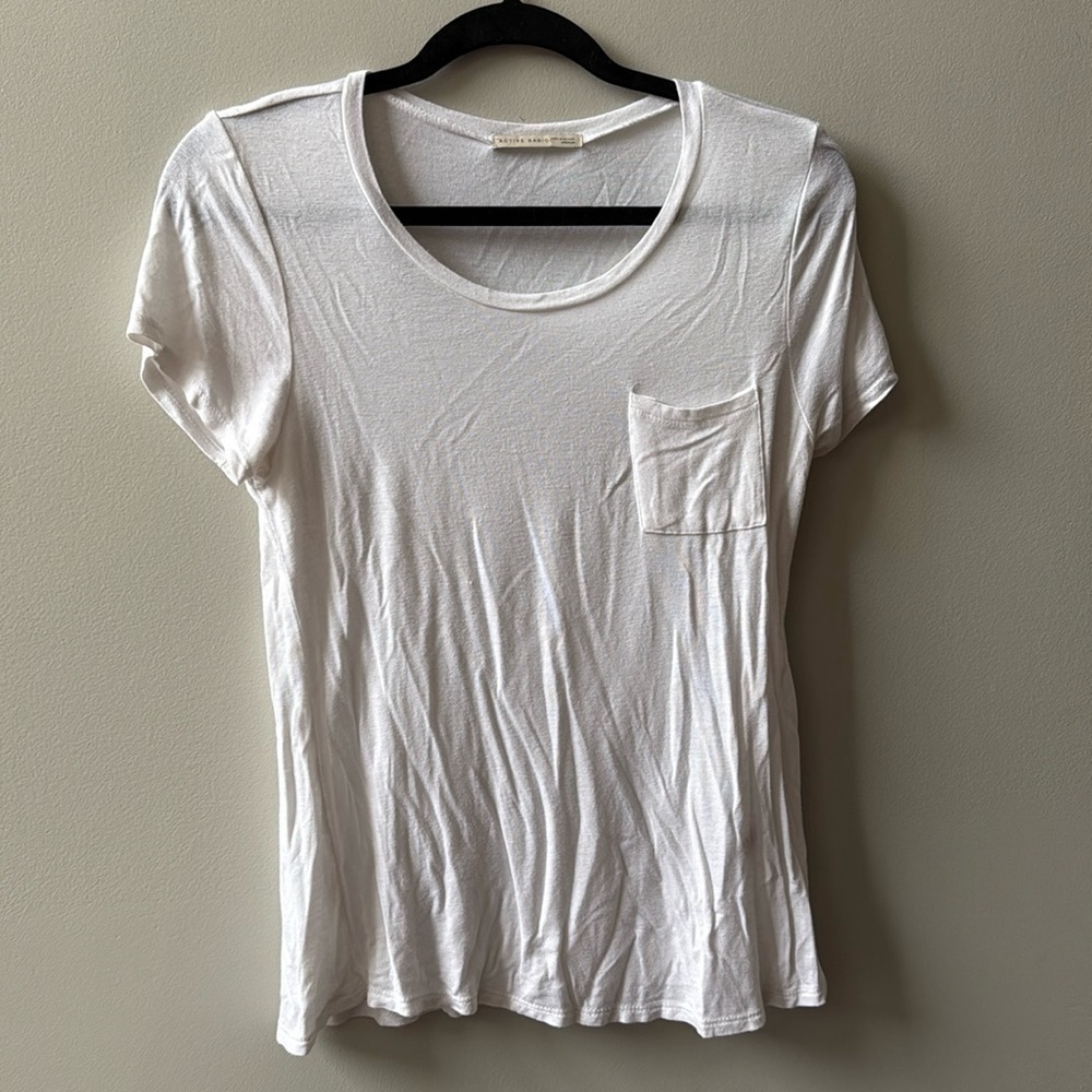 White short sleeve Tshirt with pocket